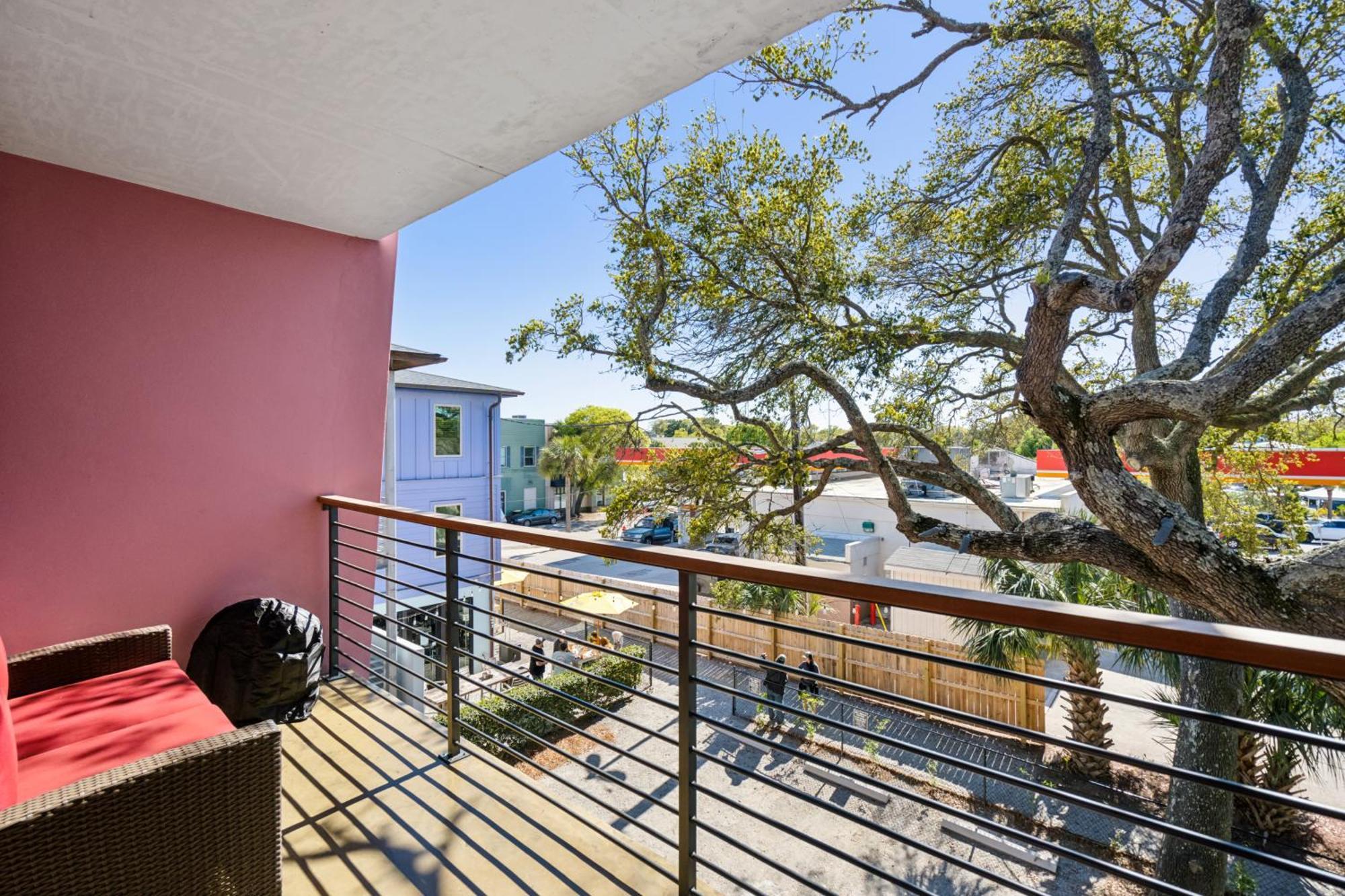 Boutique Vera Hotel In The Heart Of Folly Beach Exterior photo