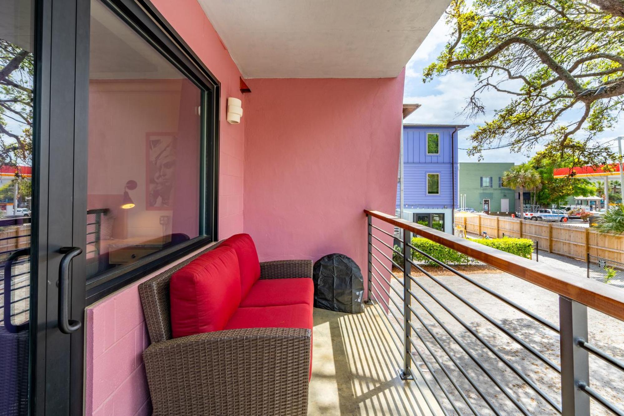 Boutique Vera Hotel In The Heart Of Folly Beach Exterior photo