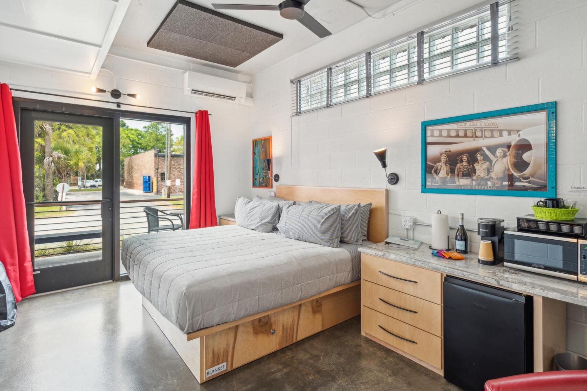 Boutique Vera Hotel In The Heart Of Folly Beach Exterior photo