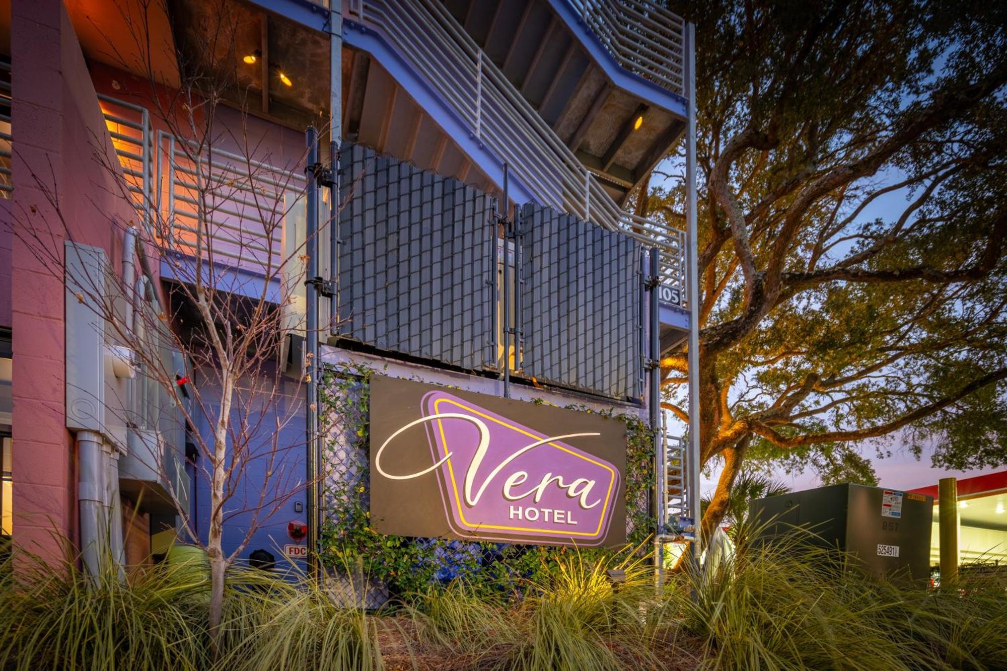 Boutique Vera Hotel In The Heart Of Folly Beach Exterior photo