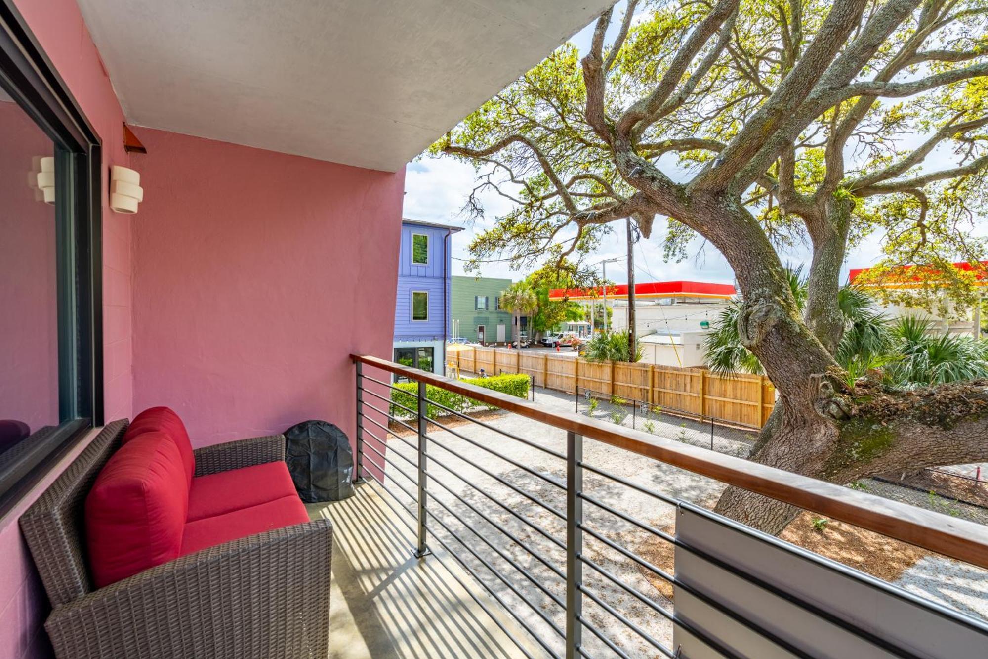 Boutique Vera Hotel In The Heart Of Folly Beach Exterior photo